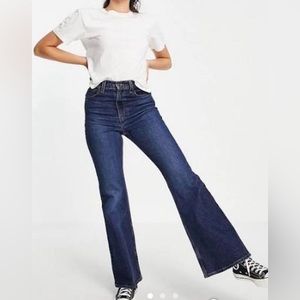 Levi’s high rise 70s jeans flare, dark wash, size 32 regular length